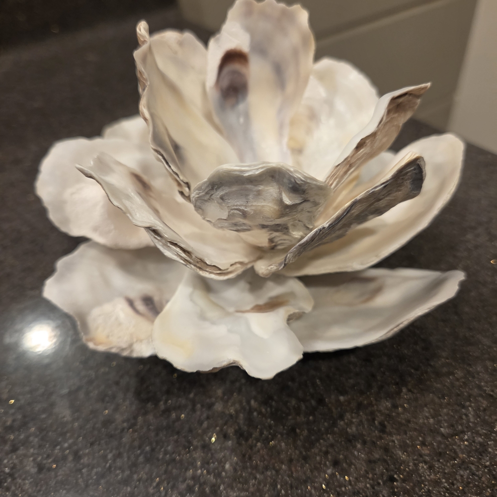 Handcrafted Oyster Shell Magnolia Flower - Picture 5 of 7